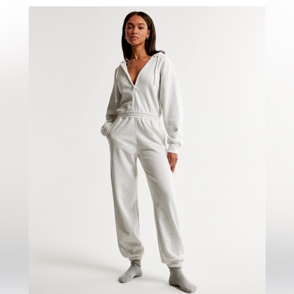 NWT Abercrombie & Fitch Long-Sleeve Fleece Hooded Jumpsuit